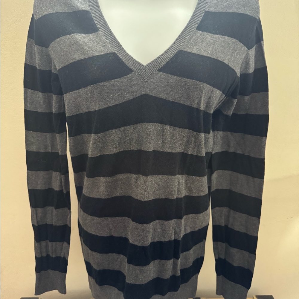 Massimo Dutti Black and Gray V-Neck Sweater